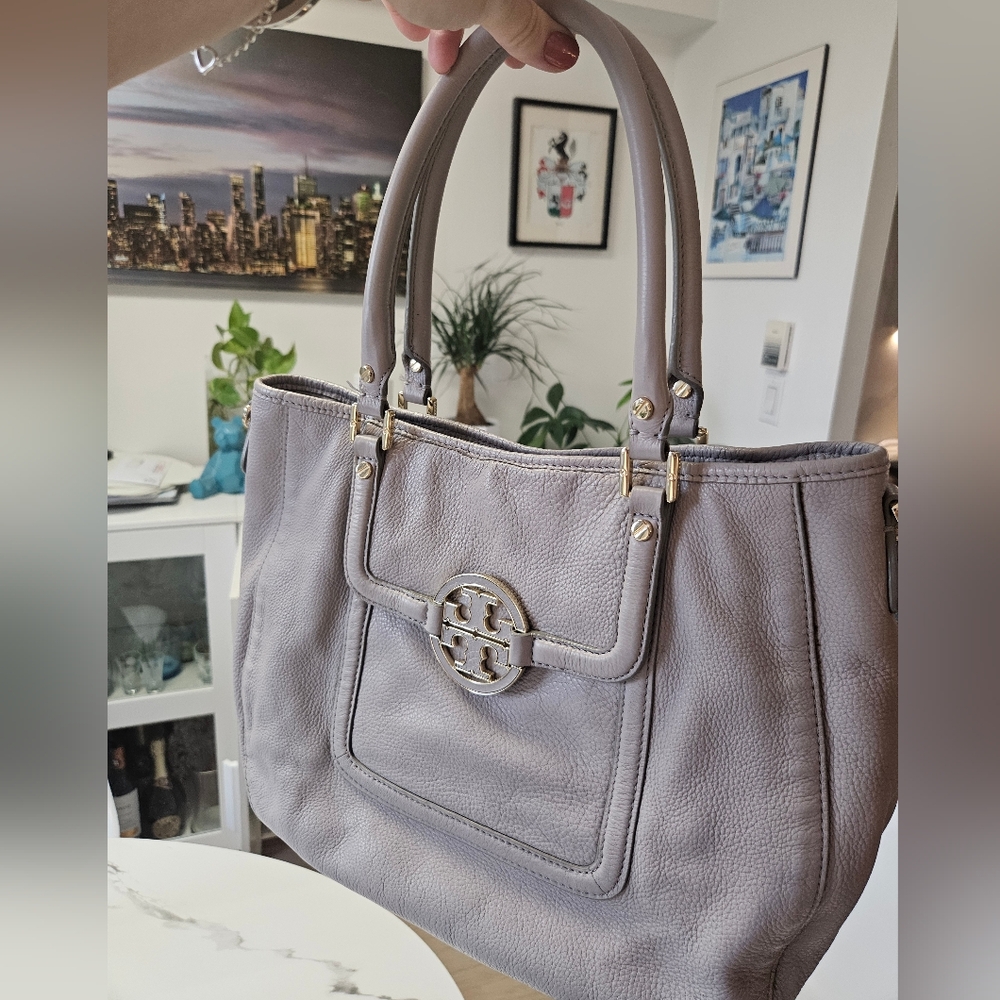 Vintage Tory Burch Amanda Hobo Lavander Leather Purse